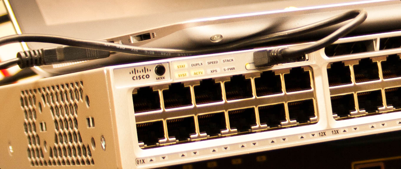 Cisco Netzwerk-Switch als Symbol für Netzwerkpraxis